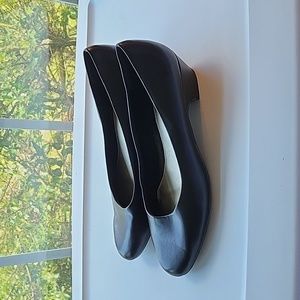 Easy Street Heeled Shoe